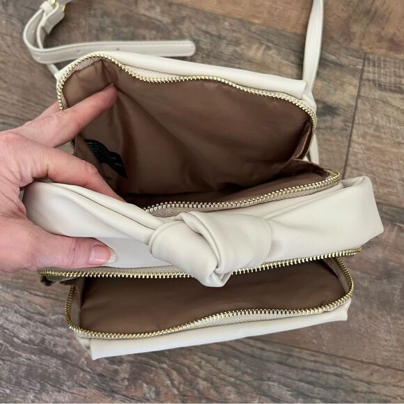 NWT🏷 Cream bag w/gold accents, short & long handles 2 compartments, CHIC! - Picture 12 of 14